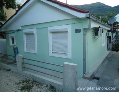 Апартаменти Джуричич, частни квартири в града Baošići, Черна Гора